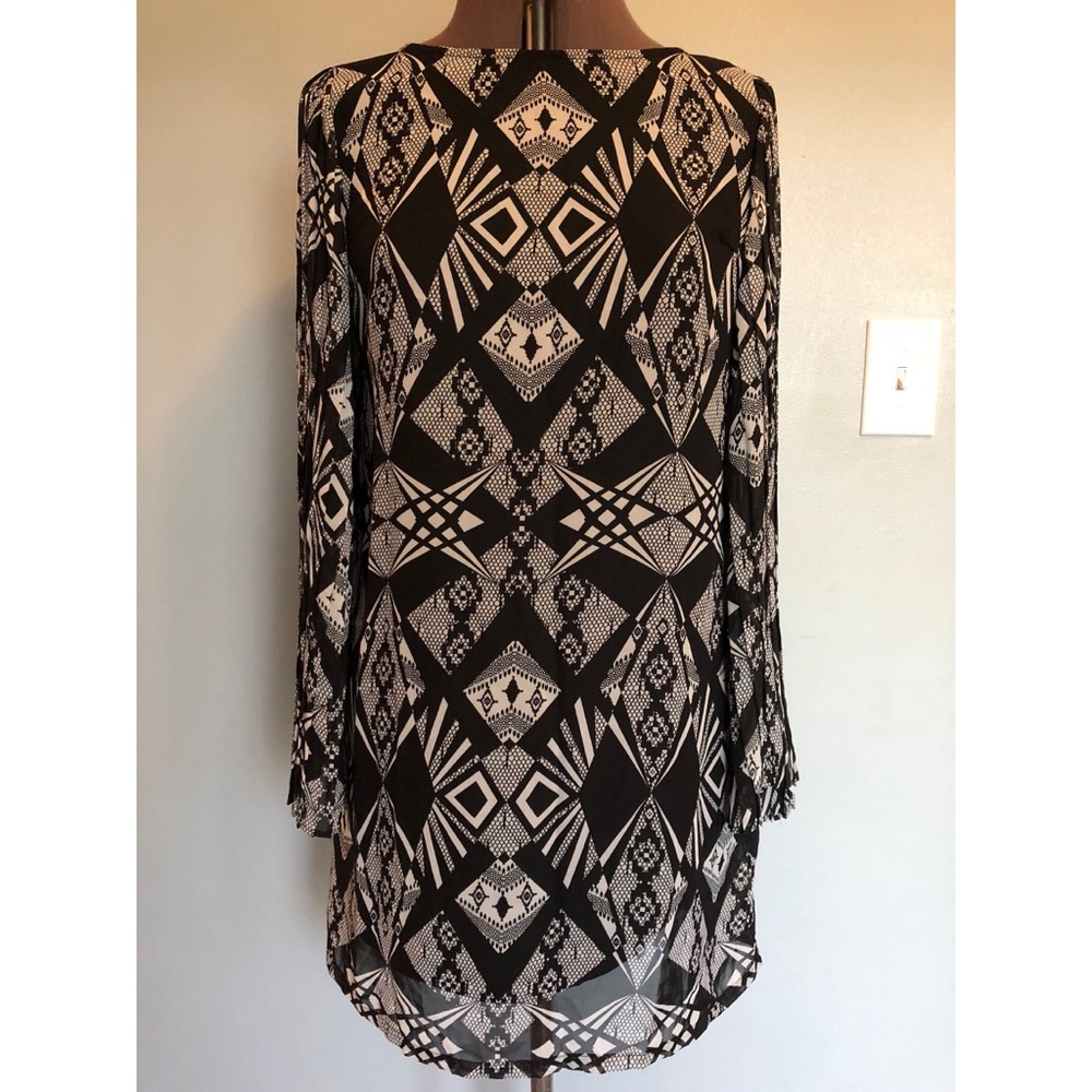 FIRE LOS ANGELES • BLACK & WHITE BELL SLEEVE DRESS